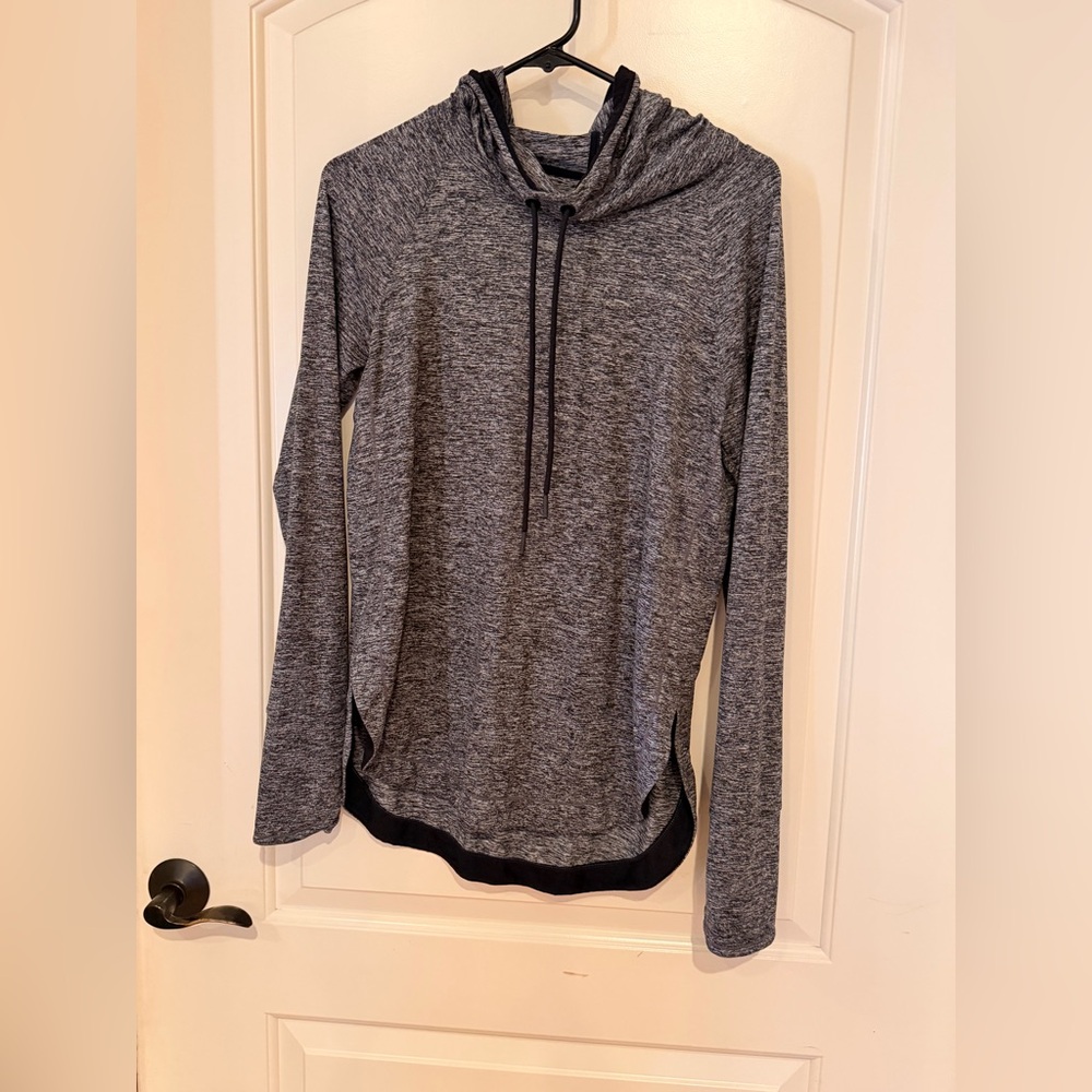 Vintage Athleta black and white long sleeve hooded shirt with thumb holes S EUC